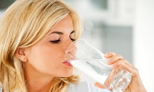 При остром течении заболевания больной должен пить достаточное количество воды
