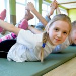 Процедуру выполняют ежедневно 2 раза в сутки по 10-15 минут на сеанс