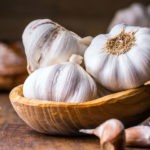 Рекомендуется включить в рацион чеснок при гнойном бронхите