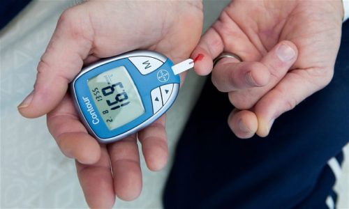 Больным сахарным диабетом прием препарата следует осуществлять с осторожностью, особенно если речь идет о растворе