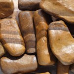 Противовоспалительным действием обладает прополис, 1 мл спиртовой настойки разбавляют 20 мл дистиллированной воды, для заправки небулайзера требуется 3 мл раствора