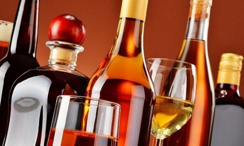 Лекарство не рекомендуется совмещать с приемом алкоголя, т.к. он может снизить эффективность Синекода