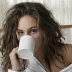 При похмельном синдроме лучше использовать таблетки, которые растворяются в воде (Упса). В стакане чистой воды нужно растворить 2 таблетки и выпить