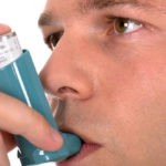 Лекарство применяется при обострении бронхиальной астмы для раскрытия легких