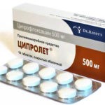 Таблетки Ципролет белые, округлые, двояковыпуклые, покрытые кишечнорастворимым слоем, выпускаются в дозировках 250 мг или 500 мг