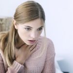 У больного появляется затрудненное дыхание со свистом