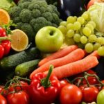 Для предотвращения воспаления у детей и взрослых в рацион следует включать больше фруктов и овощей