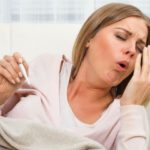 Симптомом бронхита у беременных считают сильный приступообразный кашель