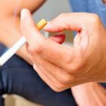 В зоне риска находятся курильщики, курение значительно ослабляет иммунитет