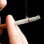 Табачный дым способствует появлению воспаления в бронхах. Их просветы заполняются прозрачной вязкой слизью, сужаются воздухоносные пути