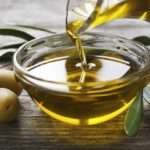 Мелко нарезанный корень растения нужно смешать с 500 г оливкового масла и нагреть на водяной бане