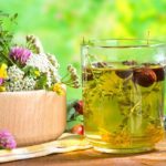 Одним из дополнительных методов также являются средства народной медицины: отвары, растирки, компрессы