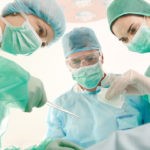 В период осуществления аортокоронарного шунтирования и в течение 14 дней после процедуры препарат противопоказан