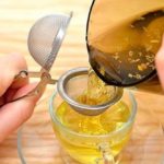 Параллельно готовят отвар из 2 ч. л. кукурузных рылец и 2 ч. л. листьев малины