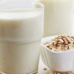 При сухом кашле хорошо помогает молочный отвар овса