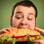 Плохое питание и недостаток витаминов может стать толчком для развития пневмонии и бронхит