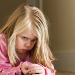 У ребенка может наблюдаться общее недомогание, вялость, слабость, ухудшение самочувствия