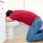 К побочным реакциям, возникающим после употребления данного препарата, следует отнести тошноту и рвоту