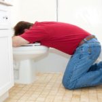 При приеме таблеток и введении раствора возможна рвота