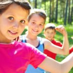 Занятия проводят в проветренной комнате, а летом на улице