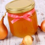 При симптомах простуды, когда воспаления в горле нет, а кашель сухой и сильный, хорошо помогает медово-луковая смесь.При симптомах простуды, когда воспаления в горле нет, а кашель сухой и сильный, хорошо помогает медово-луковая смесь