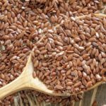 Для облегчения сухого кашля готовят настой из семян льна