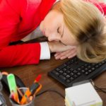 Могут наблюдаться неврологические симптомы (головная боль, сонливость в дневное время, нарушение ночного сна, головокружение)