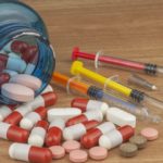 В нормальных дозировках лекарство не взаимодействует с большинством медикаментов