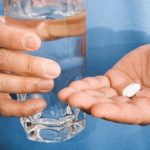 Взрослые и дети старше 12 лет принимают Арбидол максимум 200 мг в сутки