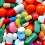 Медикаменты, при аллергическом бронхите, делятся на несколько групп, каждая из которых выполняет свою задачу: снятие симптомов аллергии, снижение чувствительности к аллергену, облегчение отхаркивания