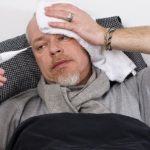 По мере прогрессирования болезни у пациента происходит рост температуры тела до критических значений