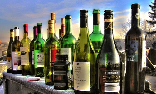 Этиловый спирт в составе алкоголя замедляет период полувыведения препарата