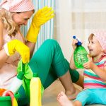 Регулярная влажная уборка помогает снизить риск развития заболевания