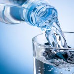 Обязательно регулярно пить очищенную негазированную воду, чтобы избежать закупоривания мелких участков бронхов из-за загустения мокроты