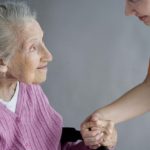 Для пожилых людей требуется коррекция дозировки препарата